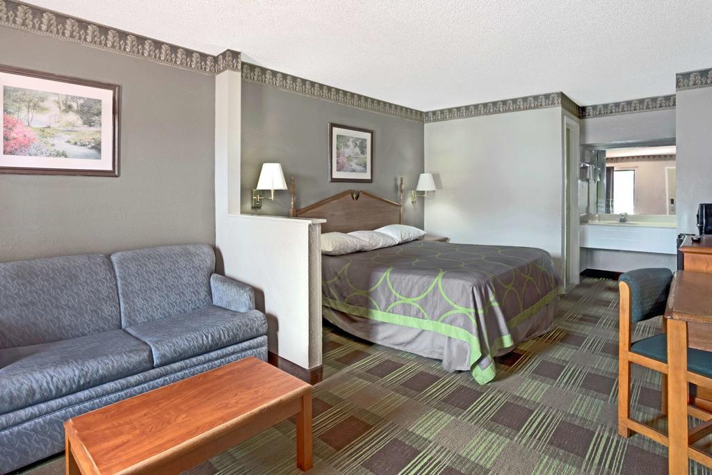 Super 8 Newnan Hotel Exterior photo